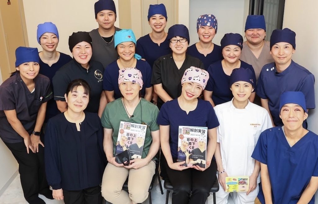美容外科手術の見学に参加した際の集合写真